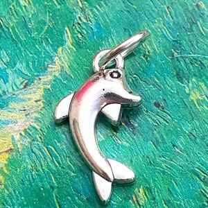 5/$10❤️❤️❤️NEW TIBETAN SILVER DOLPHIN CHARM PENDANT